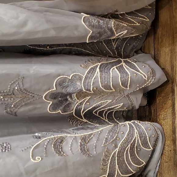 Beaded kaftans - Picture 3 of 7